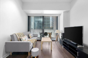 CBD Serenity with Luxury Rooftop Pool and Parking
